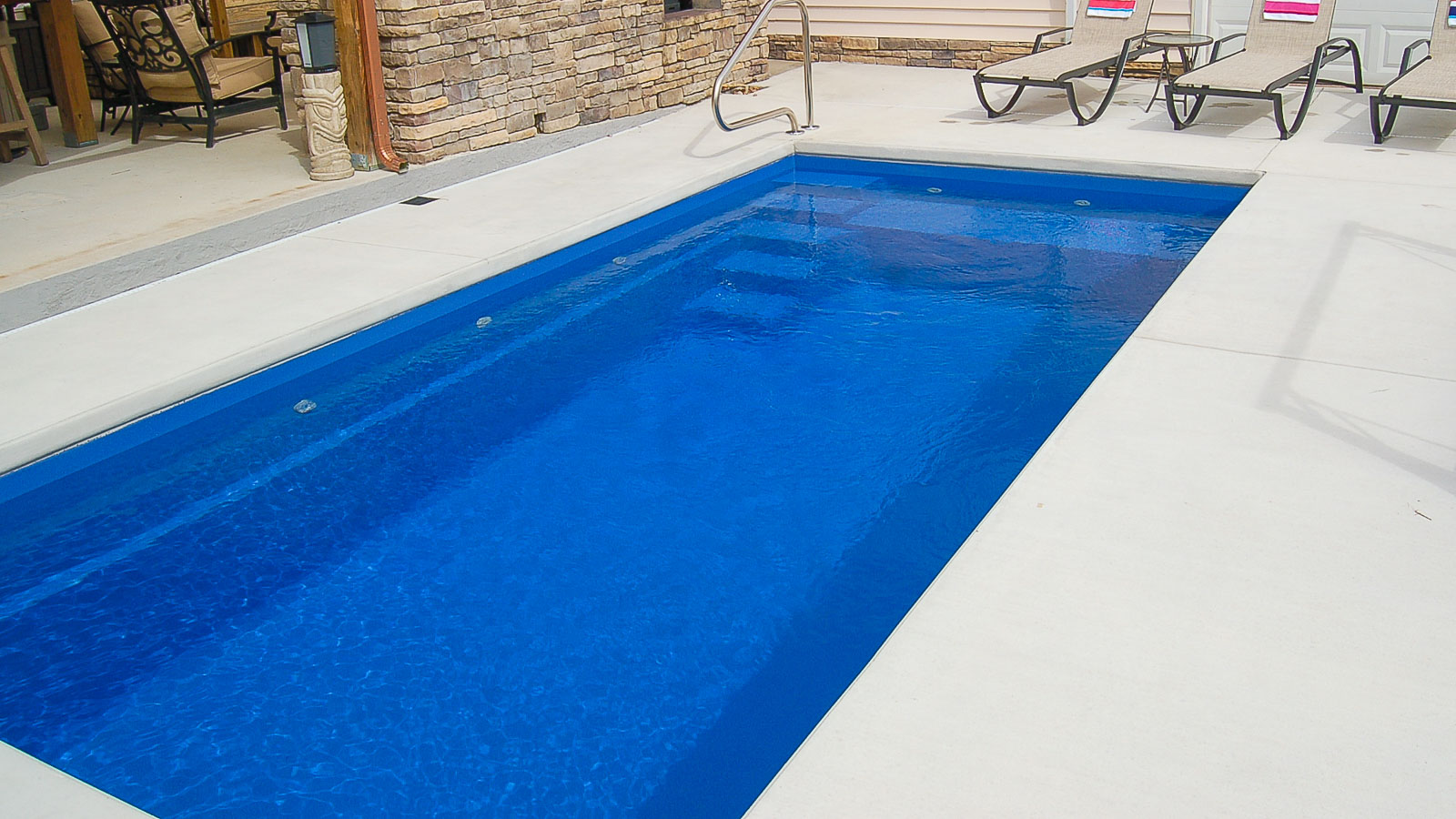 ImaginePools_Vision_20_OceanBlue_US_2018-1-2 The Vision freeform fiberglass swimming pool