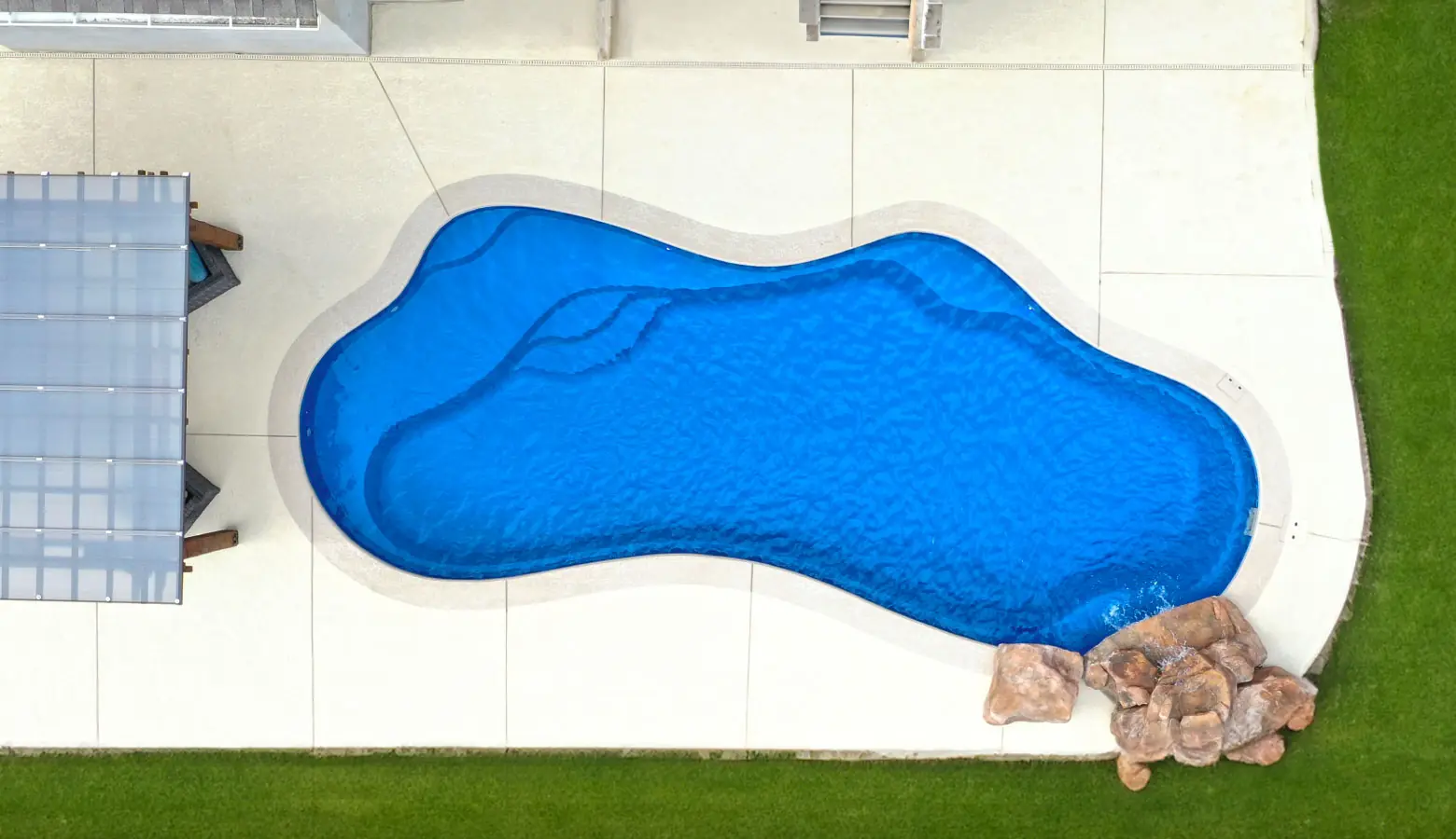 Vinyl Ester Resin vs. Polyester Resin: the Secret Behind Stunning Fiberglass Pools